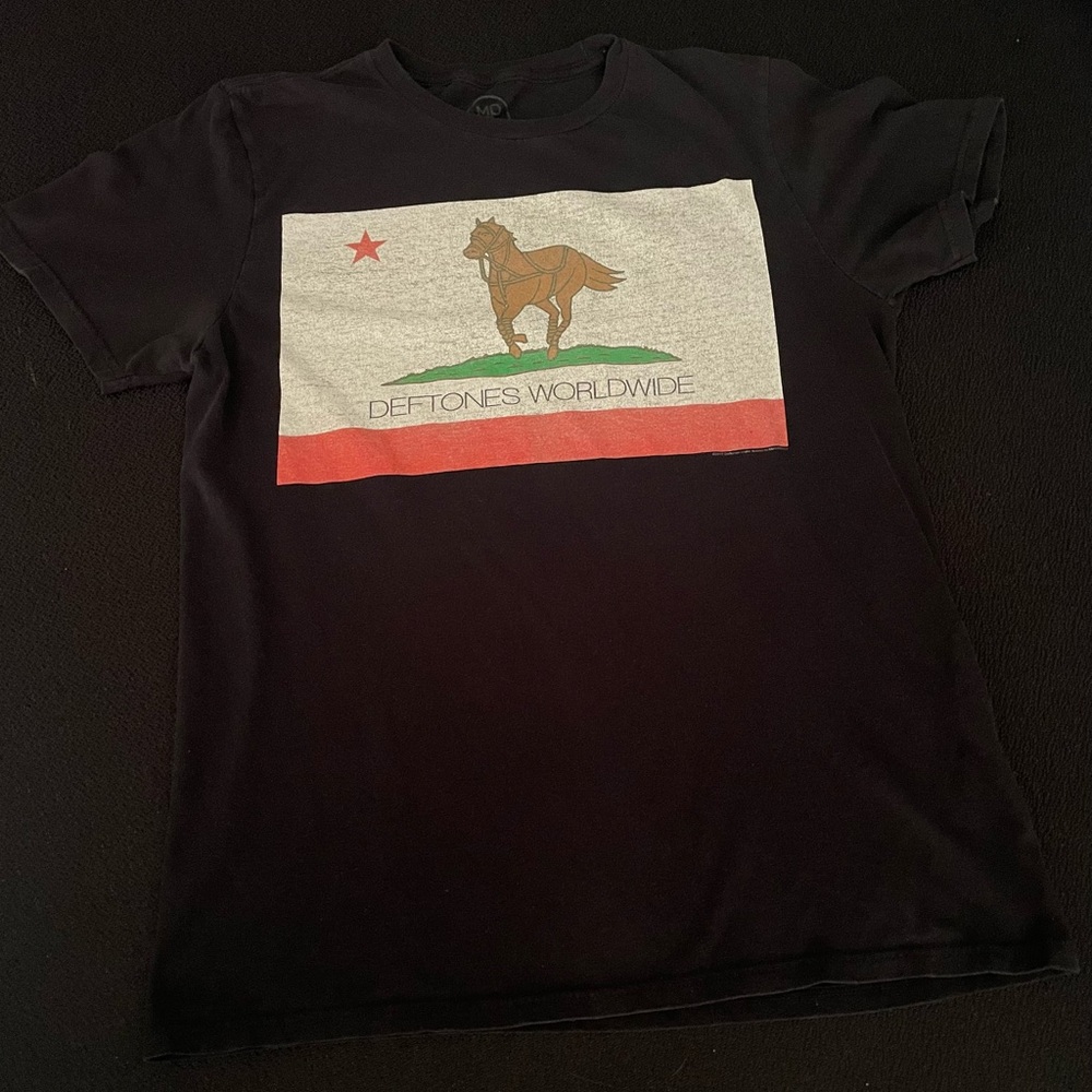 2015 Merch Direct DEFTONES WORLDWIDE black graphic band tee sz S
